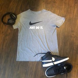 Nike t shirt almost new in great condition